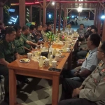 Bakesbangpol Kota Madiun saat menggelar rapat koordinasi dengan petugas.