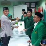 Gus Syaf daftar Bacagub PPP di hari terakhir. foto: DIDI ROSADI/ BANGSAONLINE