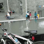 Beberapa pengunjung saat bersantai di Taman Memorial Park di Jalan PK Bangsa.