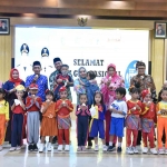 Bupati Sidoarjo, Ahmad Muhdlor Ali, bersama siswa TK saat peringatan Hari Gizi Nasional di Pendopo Delta Wibawa.