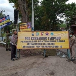 Polisi membangun kembali check point di perbatasan Banyuwangi-Jember. (foto: ist)