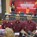 Kepala Kantor Imigrasi Surabaya, Chicco A. Muttaqin saat ditemui awak media.