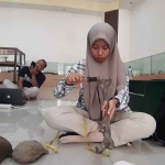 Para pamong budaya saat menginventarisir koleksi Museum Trinil Ngawi.