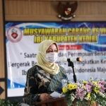 Bupati Kediri dr. Hj. Haryanti Sutrisno  saat memberikan sambutan.