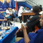 Jajaran pengurus DPD Nasdem saat menjalani verifikasi KPUD. foto: SYUHUD/ BANGSAONLINE