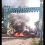 Gara-gara setiap hari menghirup udara debu, dampak dari pembangunan jalan tol,  warga Tembokrejo, Kelurahan Purworejo, Kabupaten Pasuruan, memblokir jalan.