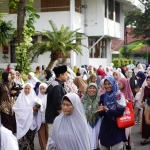 Warga usai menunaikan sholat ied di Halaman Balai Kota Kediri. Foto: Ist. 