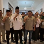 Wakil Ketua DPP PKB, Jazilul Fawaid (empat dari kiri) memimpin deklarasi dukungan dan siap menangkan Bacabup Syahrul di Pilkada Gresik 2024. Foto: Ist.