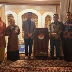 Ketua Fraksi Gerindra, Gus Fawait, bersama perwakilan lintas fraksi di DPRD Jatim ketika merayakan Maulid Nabi Muhammad. Foto: Ist