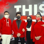 (Kiri-Kanan) Menteri Pariwisata dan Ekonomi Kreatif Indonesia Sandiaga Salahuddin Uno, Atta Halilintar, Aurelie Hermansyah, dan Diva Indonesia Krisdayanti saat foto bersama usai merilis lagu "This Is Indonesia". (foto: ist)