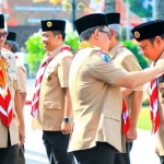 Kalaksa BPBD Jatim saat menerima penghargaan di Hari Pramuka ke-63.