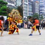 Unjuk kebolehan seni budaya Reog Ponorogo disambut meriah oleh warga Busan, Korea Selatan.