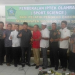 FOTO BARENG: Bupati Sidoarjo dan Komisi D DPRD Sidoarjo saat Pembekalan IPTEK Olahraga bagi pelatih, di Achilles Sport Science Fitness Center Unesa, Sabtu (23/9). foto: mustain/ BANGSAONLINE