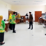 Bupati Irsyad saat sidak gedung baru Lettu Imam di Kompleks Perkantoran Raci.