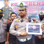 Kasatlantas Polres Jombang, AKP Rudi Purwanto saat pers rilis di Kantor Satlantas Polres Jombang, Senin (10/10/2022). Foto: ist.