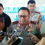 Kapolda Jawa Timur, Irjen Pol Luki Hermawan memberikan keterangan saat berada di Mapolres Jombang, Rabu (9/1). foto: RONY S/ BANGSAONLINE