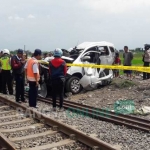 Kondisi mobil sebelum dievakuasi. foto: CATUR ANDY/ BANGSAONLINE