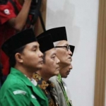 Wakil Rais Aam PBNU, KH Miftahul Ahkyar (tengah) saat dihadirkan sebagai saksi ahli oleh JPU dalam lanjutan sidang kasus penistaan agama dengan terdakwa Gubernur DKI Jakarta, Basuki Tjahaja Purnama. foto: Merdeka.com