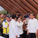 Presiden dan Wakil bersama Menteri Kabinet Indonesia Maju saat meninjau Embung MBH dan Sumbu Kebangsaan di Ibu Kota Nusantara.