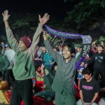 Ekspresi Persik Mania saat nobar di kawasan SLG. 