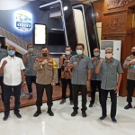 Kapolda Jatim Irjen Pol Mohammad Fadil Imran bersama pengurus PWI Jawa Timur di Gedung Patuh lantai 2 Mapolda Jatim.