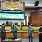 Wakil Bupati Noor Nahar Husein bersama Ketua DPRD Tuban Mohammad Miyadi.
