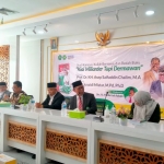 DARI KIRI, PARA NARA SUMBER:  Prof Junaidi Mistar, Ph.D,  Prof Dr Mas