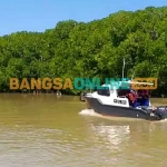 Tim gabungan dari Polairud Polres Sampang dan BPBD saat mencari keberadaan nelayan yang hilang. Foto: Polairud Polres Sampang/BANGSAONLINE
