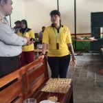 WBP Lapas Ngawi saat mengikuti keterampilan pembuatan kue kering.