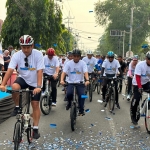 Wali Kota Kediri Abdullah Abu Bakar (kiri) bersama Kepala KPwBI Kediri Moch. Choirur Rofiq dan Dandim 0809 Letkol Inf Aris Setiawan saat ikut gowes. Foto: Ist.