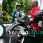 Stiker parkir berlangganan yang tidak berlaku di Jombang. Foto : dok.bangsaonline