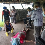 Korban usai ditemukan warga di lokasi linggan batu bata.