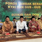 Para kiai dan gus dari keluarga besar Pondok Pesantren Tambak Beras saat doa bersama untuk Yenny Wahid, Sabtu (23/09/2023).