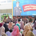 Suasana Jumat Curhat yang digelar Polda Jatim di Terminal Bungurasih.