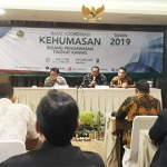 Kasubbag Informasi dan Humas Kanwil Kementerian Agama Provinsi Jawa Timur Markus (tengah) didaulat menjadi Ketua Paguyuban Kasubbag Inmas se-Indonesia di Hotel Santika Depok, Jawa Barat, Selasa (14/5) kemarin. foto: ist