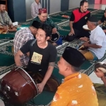 Para WBP saat belajar hadrah di Lapas Narkotika Kelas II A Pamekasan.