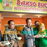 Gus Fawait saat hadir dalam peresmian kedai Bakso Bucin Wiyungan. Foto: M. DIDI ROSADI/BANGSAONLINE