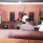 Sidang praperadilan kasus pencemaran nama baik oleh Hartatik di PN Tuban. foto: GUNAWAN/ BANGSAONLINE