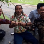 Alif (kiri) bersama Gus Yani (kanan) yang akan menjadi rival berat di Pilbup Gresik 2020. foto: ist.