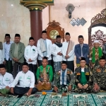 Kegiatan tarawih keliling MWC NU Gempol di salah satu masjid. 