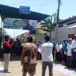 Warga RT 02 RW 13, Kelurahan Kanigaran, Kota Probolinggo menciptakan kampung Anti-Corona. 