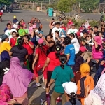 Super W hadir di tengah lokasi kerumunan pesenam di Puspa Agro Sidoarjo.