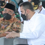 Menko PMK RI Muhadjir Effendy (kiri) saat berbincang dengan Wali Kota Probolinggo Habib Hadi Zainal Abidin.