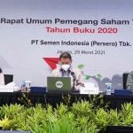 Komisaris Utama SIG, Rudiantara (tengah), Komisaris, Hendrika Nora Osloi Sinaga (kiri) dan Direktur Utama SIG, Hendi Prio Santoso (kanan) saat RUPS Tahun 2021. foto: ist.