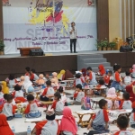 Para siswa-siswi yang mengikuti lomba mewarnai HUT PT. Semen Indonesia.