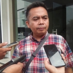 Sekretaris Komisi D DPRD Jombang, Syarif Hidayatullah, saat memberi keterangan kepada awak media.