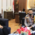 Kepala Unit Donor Darah (UDD) PMI Kabupaten Tuban, dr Didik Suharsoyo silaturrahim dengan Kapolres Tuban, AKBP Ruruh Wicaksono di ruangannya, Kamis (28/1).