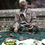 KH Ahmad Ulinnuha Rozy saat ditemui awak media di pondok pesantrennya.