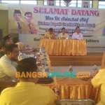 Bacabup Asluchul Alif (kanan) saat pertemuan dengan Ketua DPD Golkar Gresik Ahmad Nurhamim beserta jajaran. Foto: SYUHUD/ BANGSAONLINE