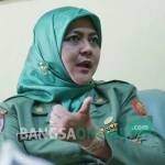 Yulien Utarti, Kepala Bagian Perekonomian Kabupaten Jombang saat ditemui di ruangannya, Senin (26/9). foto: RONY S/ BANGSAONLINE